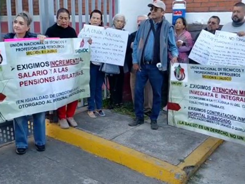 Jubilados y trabajadores de Pemex denuncian que no se aplicó el aumento