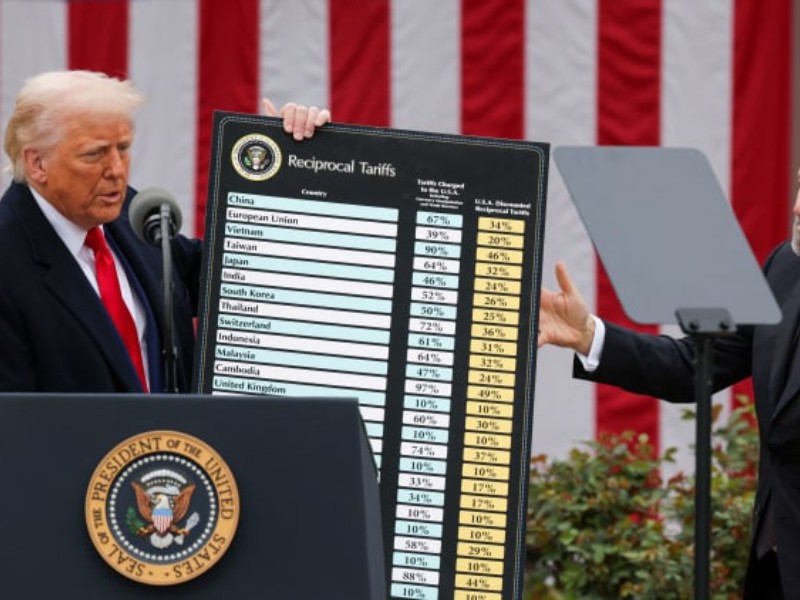 Juez permite que aranceles de Trump sigan vigentes