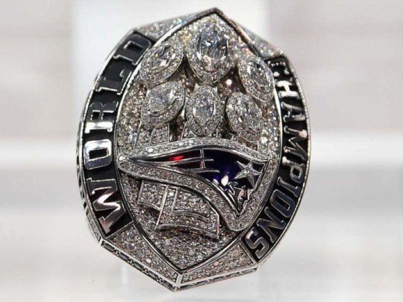 Jugador vende su anillo del SuperBowl por la contingencia.