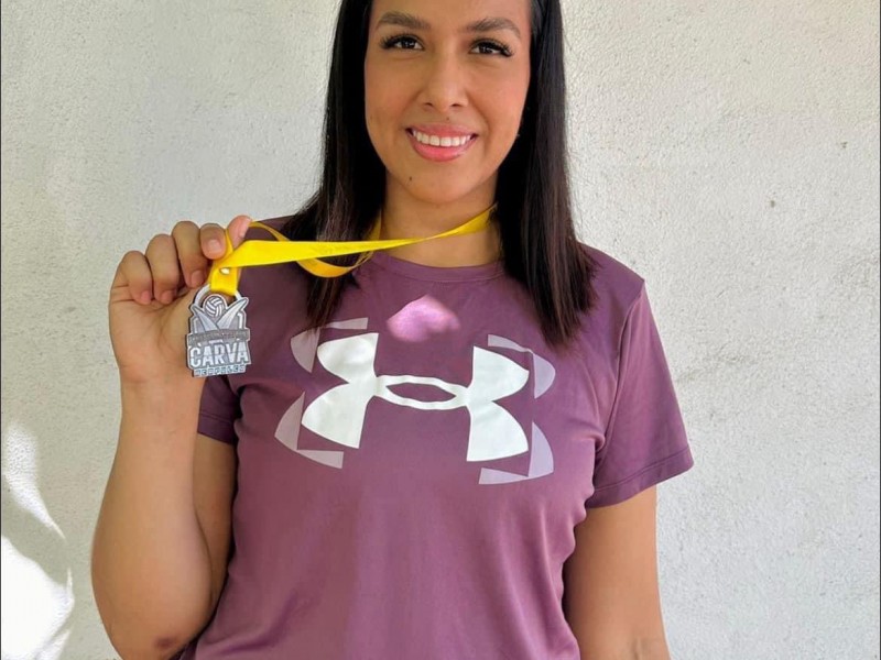 Jugadora azuetense destaca en selección mexicana de voleibol