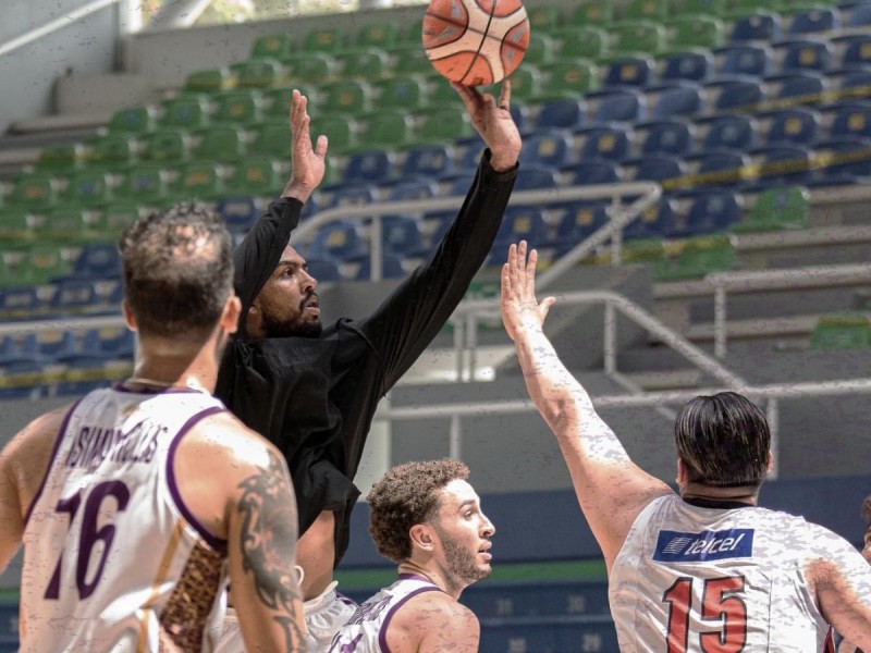 Jugadores se van de fiesta y quedan fuera de Halcones