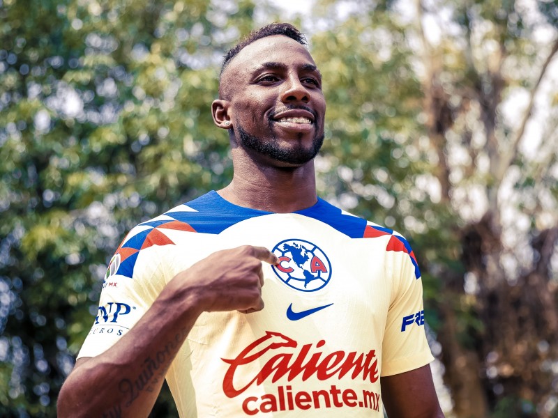 Julián Quiñones llega al América