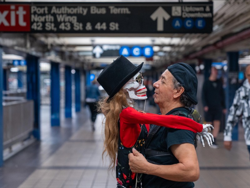 Julio César Díaz, el colombiano que baila con la muerte en Nueva York