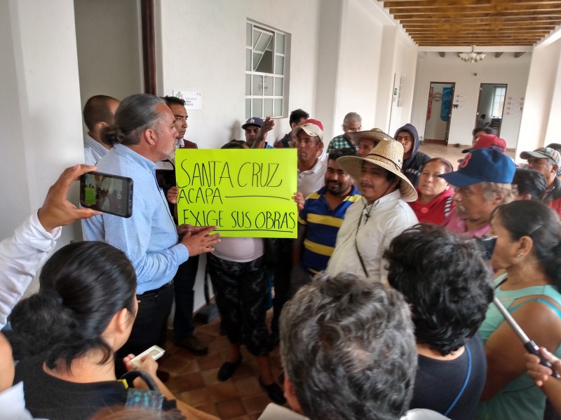 Juntas auxiliares se manifiestan exigiendo obra