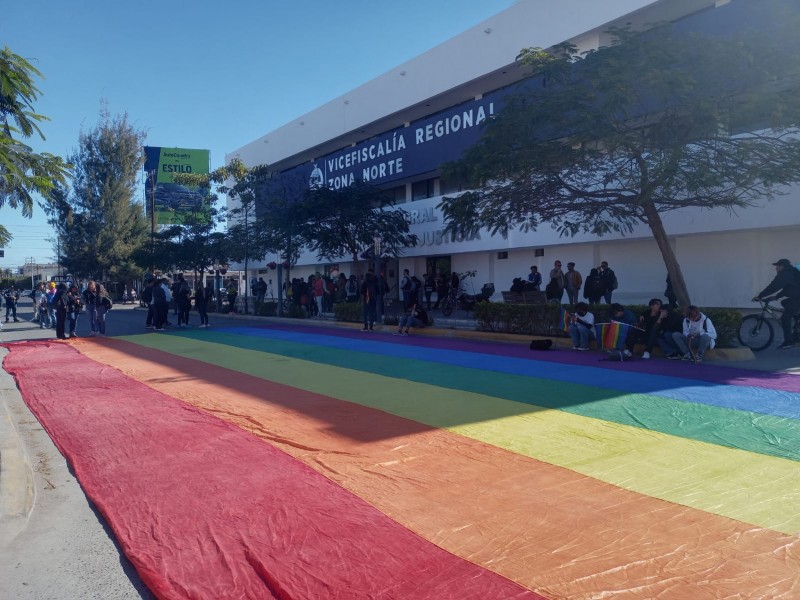 ¡Justicia por Juventino!: Comunidad LGBT+ se manifiesta en Vice-Fiscalía
