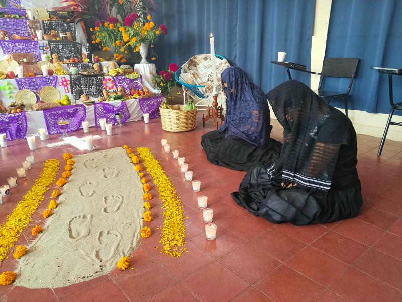 Juventud que preserva sus raíces: Preparatoria César Linton realiza concurso de altares