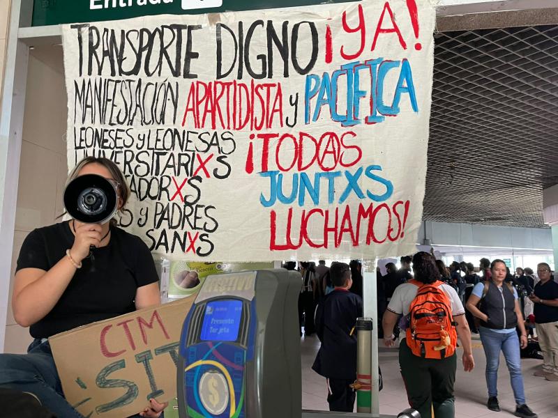 Jóvenes rompen apatía y exigen derechos frente autoridades en Guanajuato