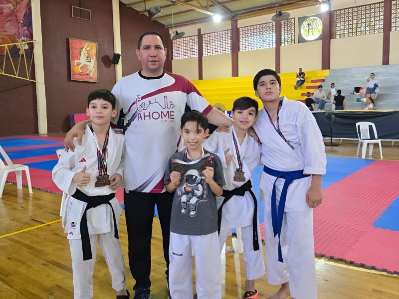 Karatecas de Los Mochis brillan en la Copa Oshi Shinobu en Mazatlán