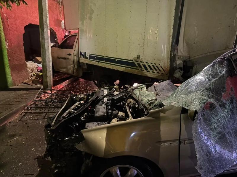 Karen, de 23 años, permanece grave tras accidente que dejó tres muertos