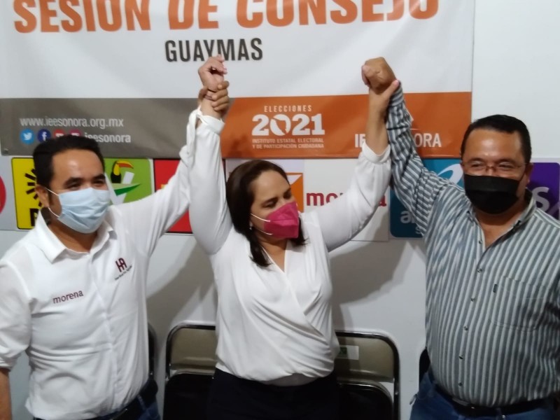 Karla Córdova recibe acta de mayoría como alcaldesa electa