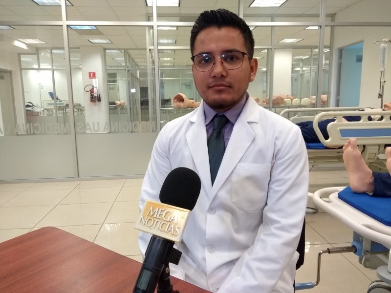 Kevin, un estudiante de medicina de Excelencia