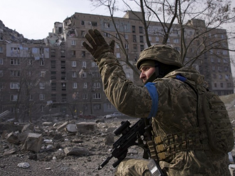 Kiev decreta toque de queda ante ofensiva rusa