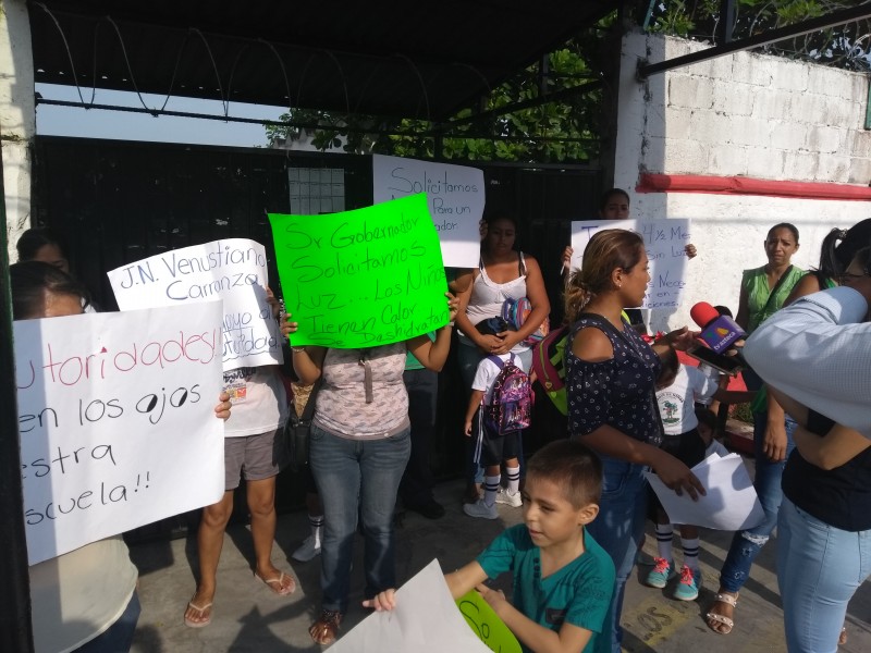 Kinder sin luz en Boca del Río