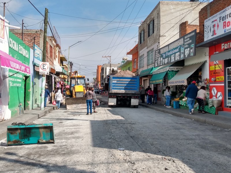 La 5 de mayo cerrada por obras en línea sanitaria