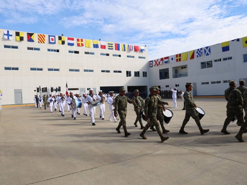 La Armada de México conmemorativa el 204 aniversario en Salina Cruz