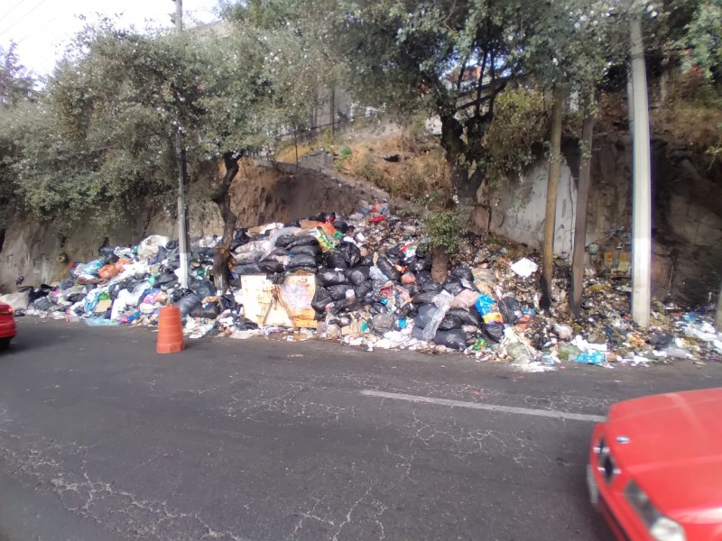 La basura continua inundando las calles de Toluca