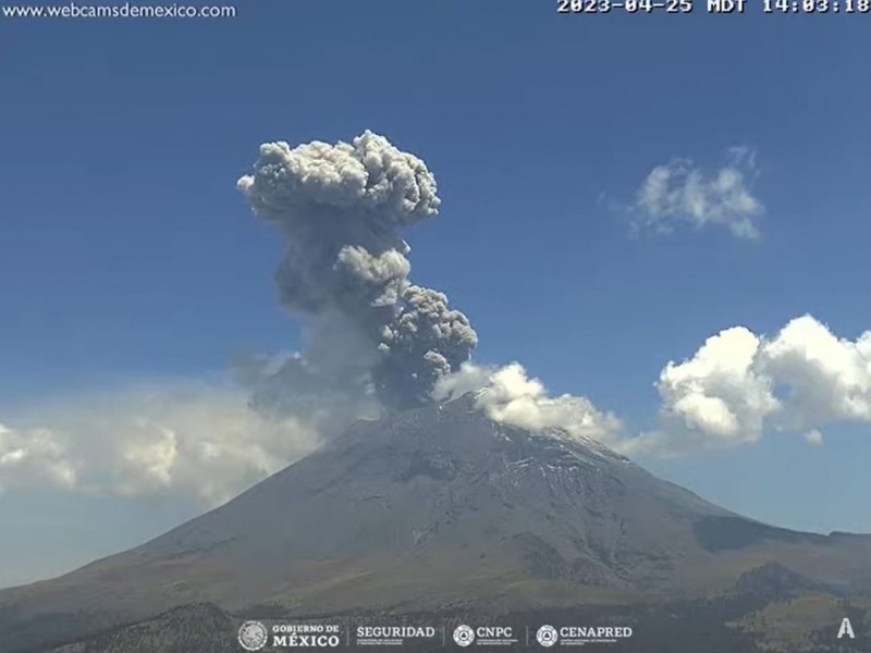 La caída de ceniza continua en distintos puntos de Puebla