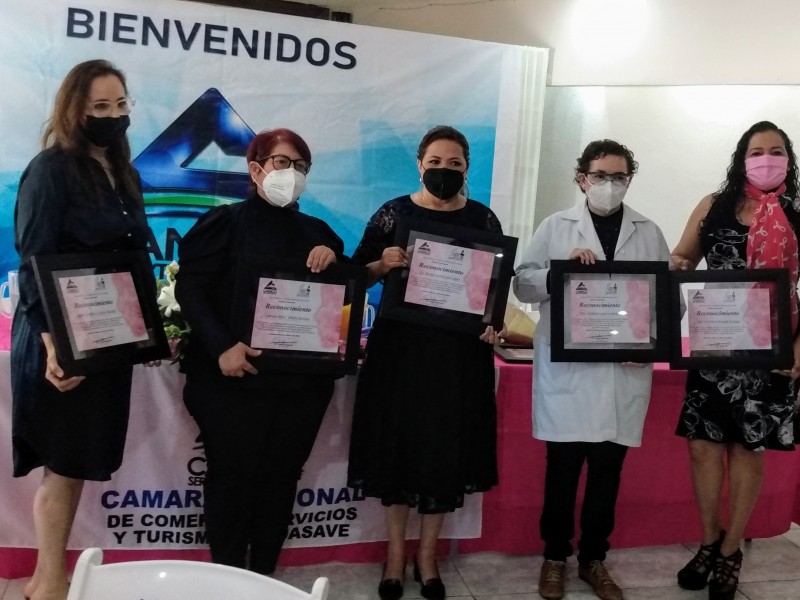 La Canaco reconoce a mujeres empresarias, del área de salud y social