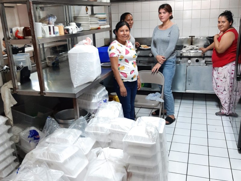 La casa del migrante prepara alimentos para migrantes rescatados