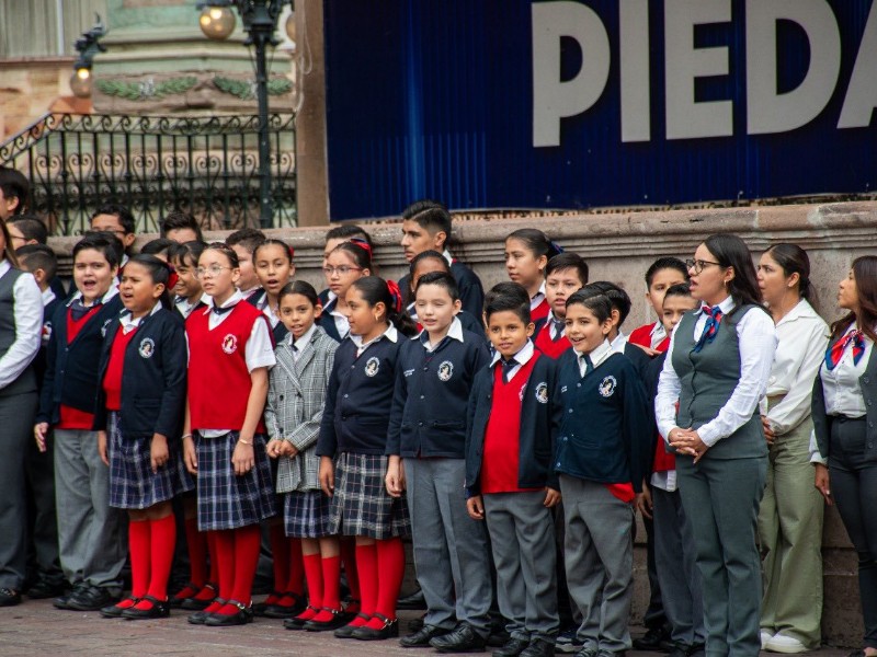 La educación de tus hijos es un derecho. Alistan convocatoria de becas