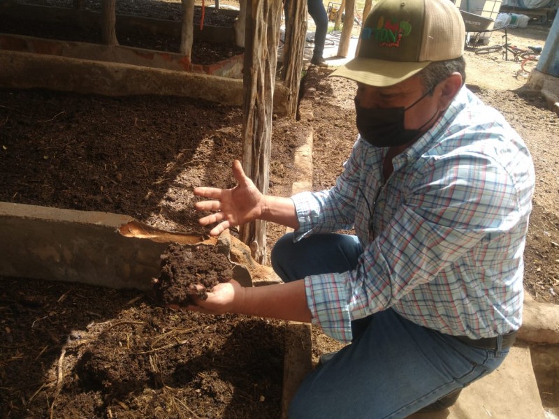 La familia Corrales y su contribución hacia la agricultura limpia