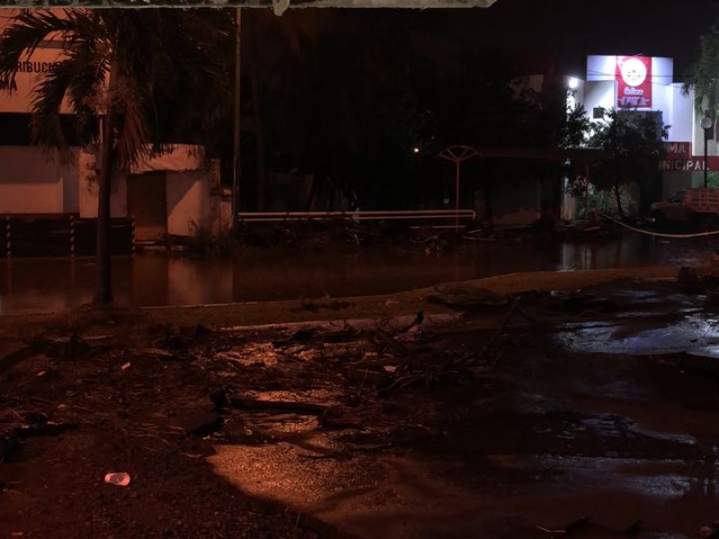 La lluvia truena asfalto de 20 de noviembre