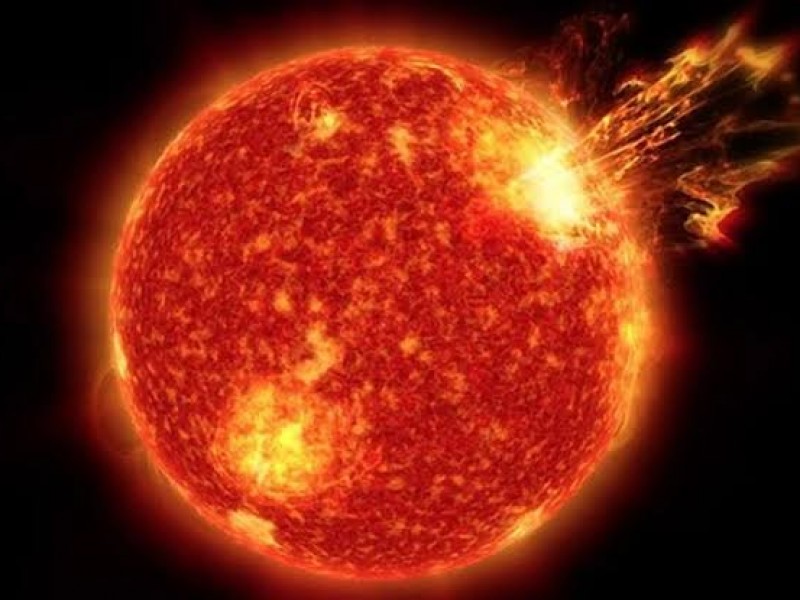La NASA capta una fuerte erupción solar