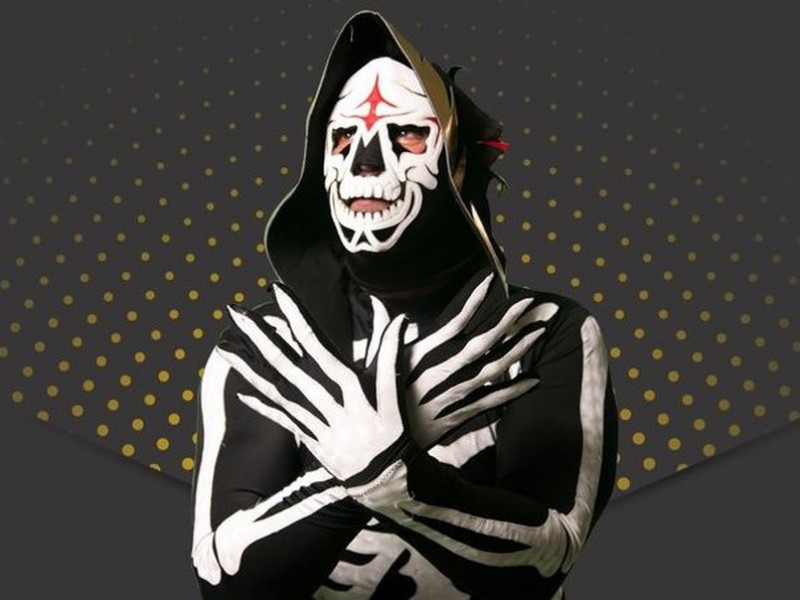 La Parka sufre grave accidente en plena lucha