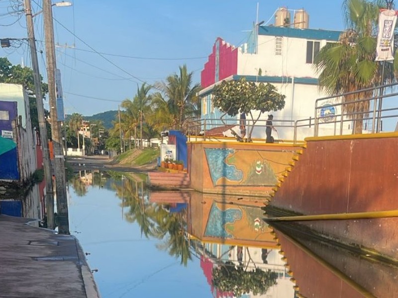 La Peñita: aguas estancadas generan alarma en zona del Malecón