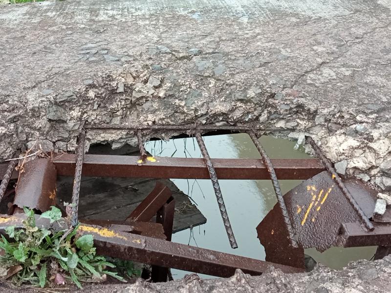 La Piedad: deterioro en puente de avenida Michoacán dificulta paso peatonal