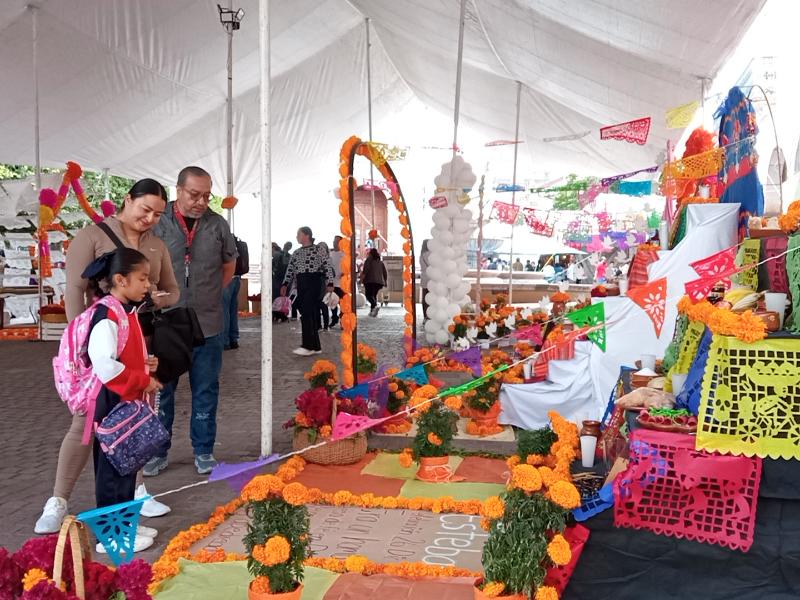 La Piedad reúne tradición y religión en exhibición de altares