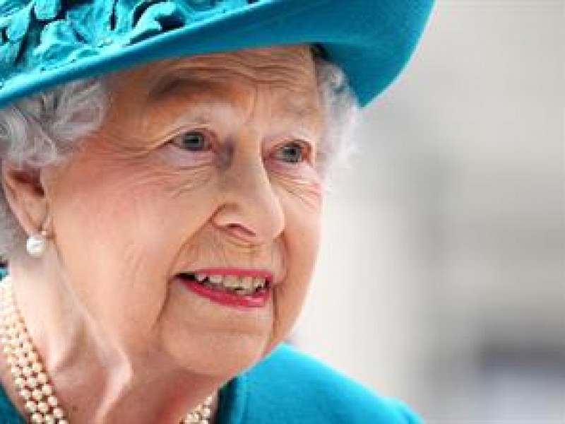 La reina Isabel II da positivo a covid-19