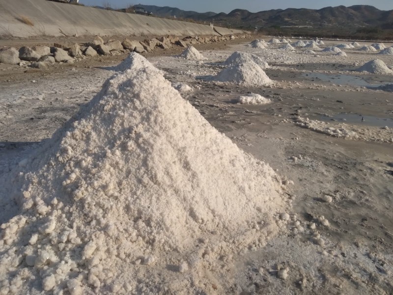La sal, producto de temporada histórico en Salina Cruz