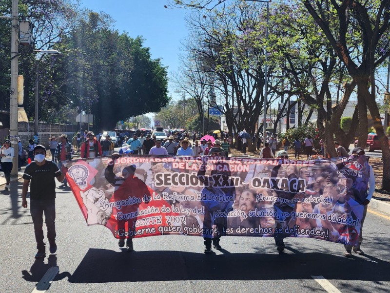La Sección XXII protesta en el marco del informe de Claudia Sheinbaum
