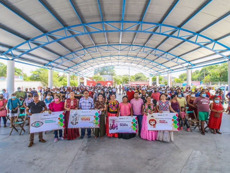 La Secretaría de Pueblos Indígenas entrega apoyos en Juchitán