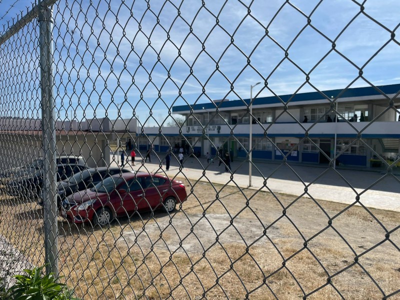 La secundaria general padece de carencia en la colonia Esmeralda