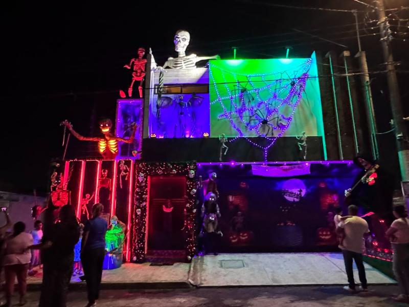 La terrorífica casa de Halloween que atrae visitantes en Astilleros