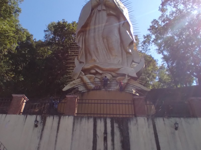 La virgen Monumental de Chalma recibe cientos de feligreses