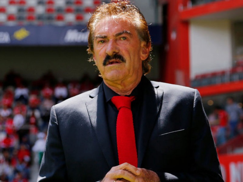 La Volpe se retira de los banquillos