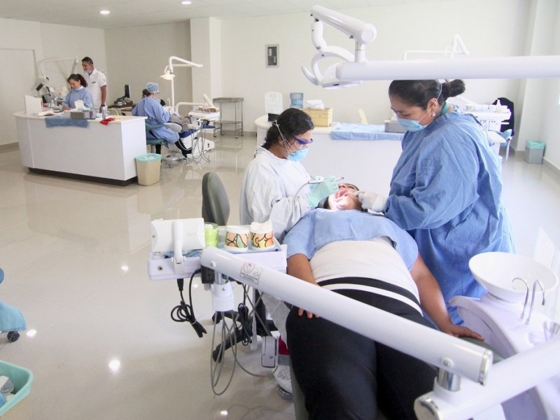 Laboran en IMSS Guanajuato 95 trabajadoras y trabajadores estomatólogos