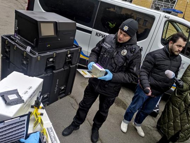 Laboratorios de ADN agilizan la identificación de víctimas de Rusia