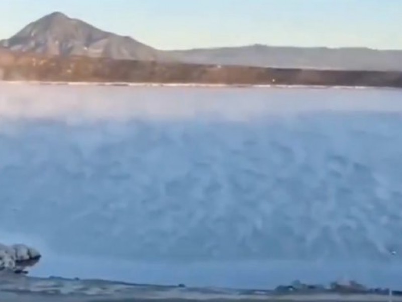 Laguna de Alchichica amaneció congelada