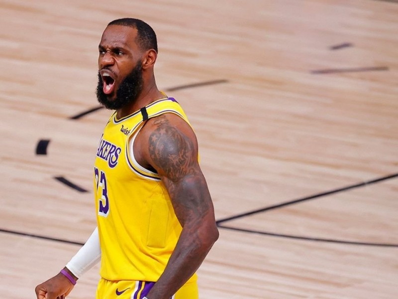 Lakers sacan ventaja de dos juegos en final de NBA