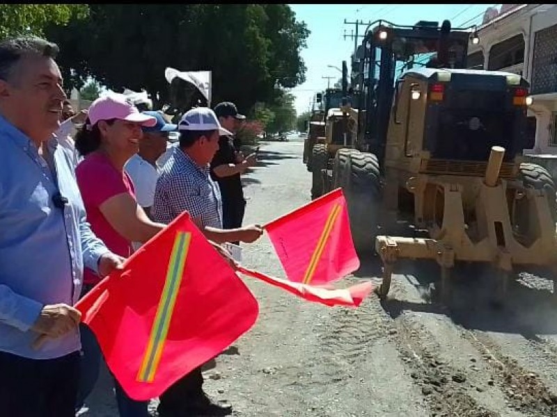 Lamarque Cano da banderazo a pavimentación con carpeta asfáltica