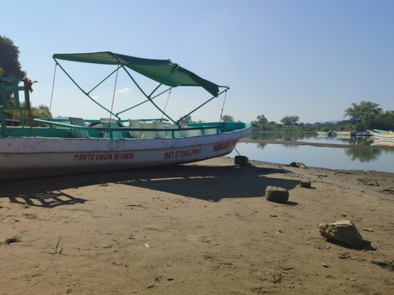 Lancheros afectados por bajos niveles del Río Grijalva