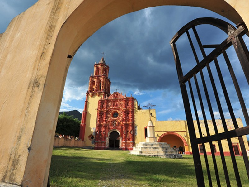 Landa de Matamoros ideal por sus cafetales y campismo