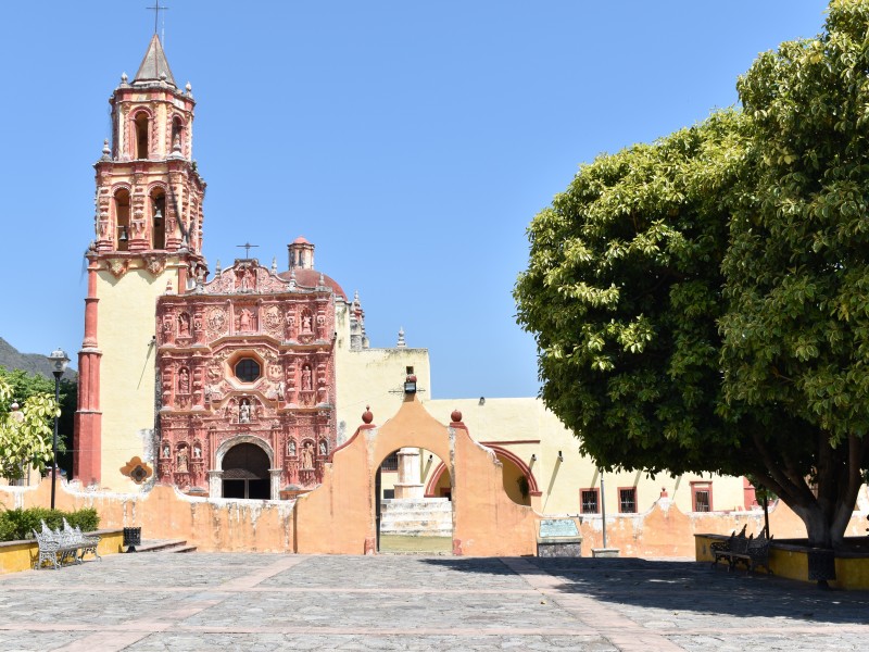 Landa de Matamoros mantiene el cierre de espacios públicos