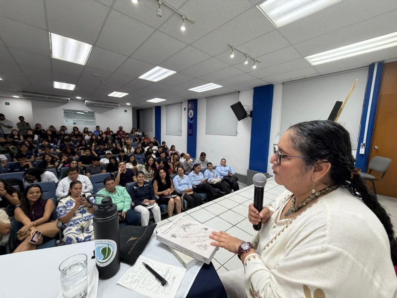 Lanza bióloga Graciela Tiburcio su libro “Tortugas Marinas; Navegantes Ancestrales”
