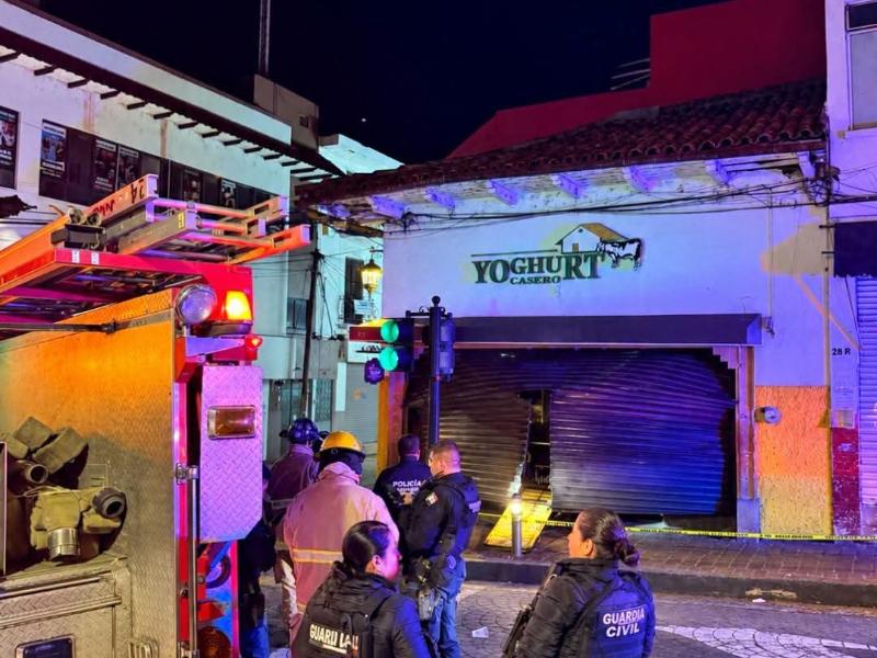 Lanzan bombas molotov a negocio en Uruapan