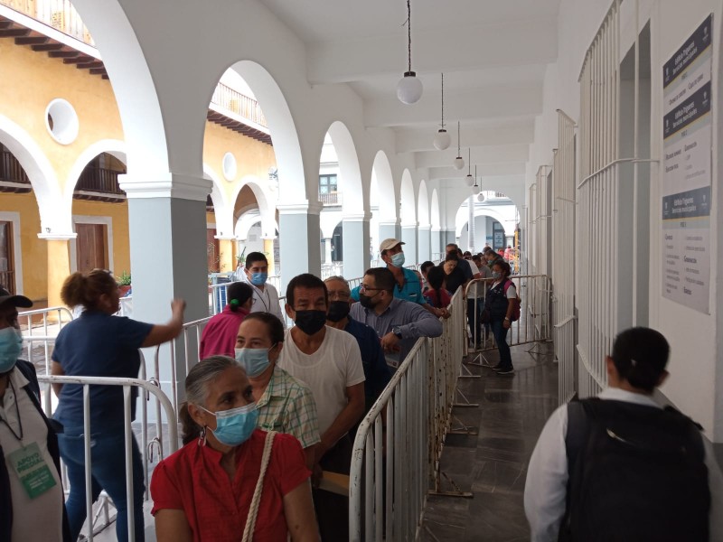 Larga fila en el pago del predial en Veracruz